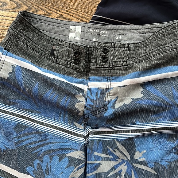 Quiksilver Set of 3 Boardshorts - Picture 2 of 7